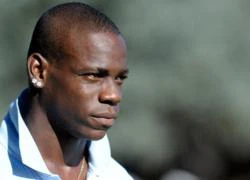 Balotelli tặng xe và nhà cho bồ?