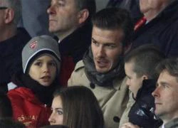 Becks dùng áo của Man City &#8216;lau mũi&#8217;