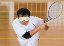 Chơi tennis mù