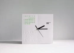 Đồng hồ kiêm lịch để bàn Calenclock