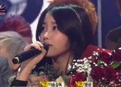 IU giật cúp "mệt nghỉ" trên "mặt trận" Music Bank