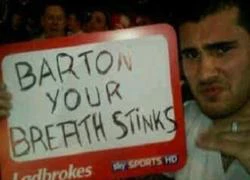 Joey Barton chỉ trích trọng tài trên twitter