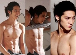 Ngắm thân hình 6 múi hoàn hảo của Kim Bum