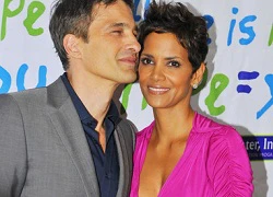 "Nữ miêu" Halle Berry đã đính hôn