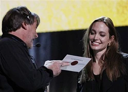 Angelina Jolie rạng rỡ trong buổi tổng duyệt Oscar