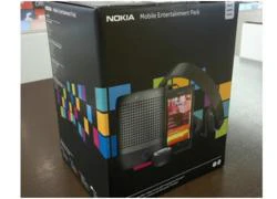 Bộ sản phẩm Nokia Lumia 800 độc đáo cho tín đồ âm nhạc