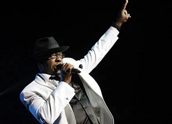 Bobby Brown diễn sung sau lễ tang vợ cũ