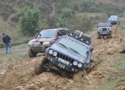 Chiến mã off-road &#8216;chịu chết&#8217; trước cung đường lầy lội Sơn La