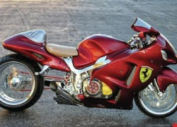 'Chim ưng' Suzuki Hayabusa của tín đồ Ferrari