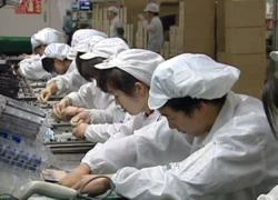 Công nhân Foxconn: Nữ như nam, nam như người máy