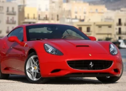 Ferrari lập kỷ lục bán hàng trong năm 2011