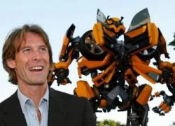 Michael Bay tiếp tục đạo diễn 'Transformers 4'