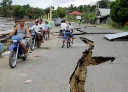 Philippines tìm kiếm người sống sót sau động đất