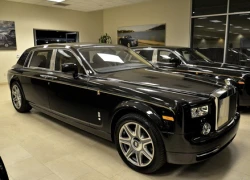 Rolls-Royce bán hết Phantom in hình rồng