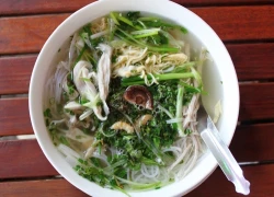 Thưởng thức bún thang ở Sài Gòn