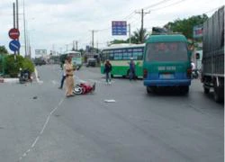 TPHCM: Băng ngang quốc lộ, 2 người nguy kịch