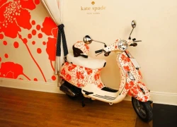 Vespa LX 50 vẽ hình hoa