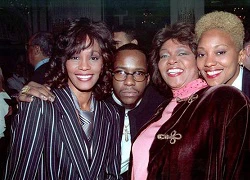 Whitney Houston và nghi án yêu người đồng giới