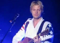 Xúc động xem Nick Carter hát tặng em gái vừa mất