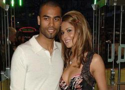 Ashley Cole, "con thú hoang" trên giường