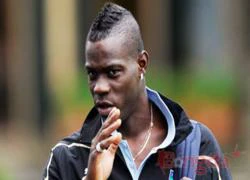 Balotelli học lỏm... ảo thuật