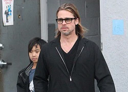 Brad Pitt đưa con trai đi mua guitar