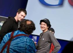 Google hếch mắt chờ Facebook IPO