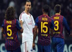 Ibrahimovic "lấy lòng" Barca bằng chiếc áo đấu gửi tặng Abidal