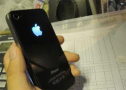 iPhone 4S có thể phát sáng ở jack cắm tai nghe