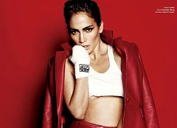 Jennifer Lopez khỏa thân chơi đấm bốc