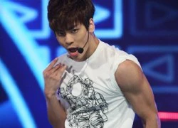 Jonghyun (SHINee) khoe cơ bắp cuồn cuộn như trong "7 Viên Ngọc Rồng"