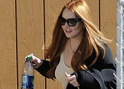 Lindsay Lohan tự 'cấm cung' sau cáo buộc đâm xe