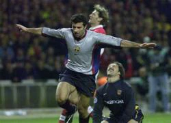 Luis Figo nợ thuế 2,4 triệu euro