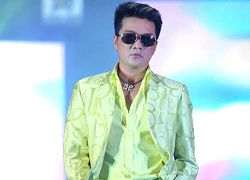 Mr Đàm tự tin đi catwalk như siêu mẫu