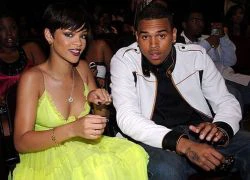 Rihanna hát chung với Chris Brown không phải để gây sốc