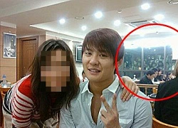 Sốc trước bức ảnh Junsu (JYJ) bị &#8220;rừng fan cuồng&#8221; bám theo