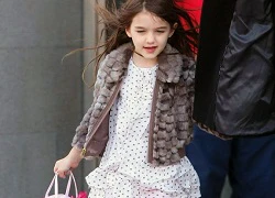 Suri Cruise diện quần tất rực rỡ