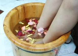 Thư giãn với dịch vụ massage body + foot + bấm huyệt chân và ngâm chân thuốc bắc chỉ với 75.000đ, thoải mái với sự lựa chọn hoàn hảo.