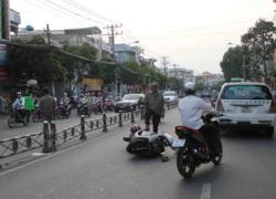 Tông vào dải phân cách, nam thanh niên nguy kịch