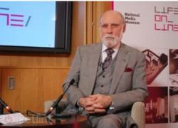 Vint Cerf &#8211; Cha đẻ Internet tiên đoán Google sẽ suy yếu