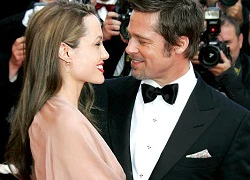 Angelina khóc khi được Brad Pitt cầu hôn