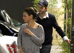 Ashton Kutcher hẹn hò Mila Kunis