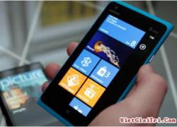 Các nhà phân phối Nokia Lumia 900 thắng lớn