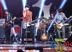 CNBLUE thấy như... ngồi tù khi còn là thực tập sinh