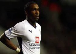 Defoe bị lột mặt nạ vì thói trăng hoa