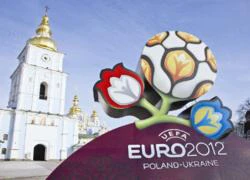 Euro 2012: Trái bóng lăn giữa cơn suy thoái