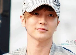 Lee Teuk tự tin có da mặt hoàn hảo