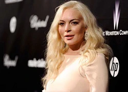 Lindsay Lohan bị hắt rượu vào người tại hộp đêm