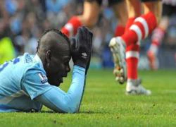 Man City muốn tống cổ Balotelli