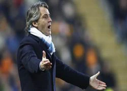 Mancini chúc mừng M.U đã vô địch Premier League